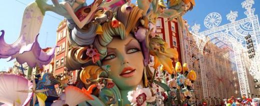 Красочный карнавал Fallas